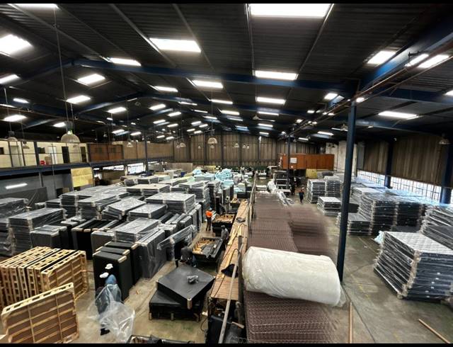 2,900M² WAREHOUSE TO LET IN KEW